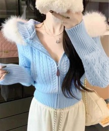 ふんわりファーで華やかに。エコファー フード ケーブル ニット ジップ カーディガン