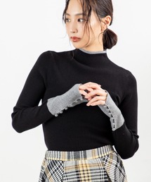 【細見え&こなれ感】配色アクセントで大人カジュアルを格上げする着回し自在のハイネックニットリブ編みで体型カバーしつつ、もっちり素材が快適な着心地。オンにもオフにも使える万能トップス。