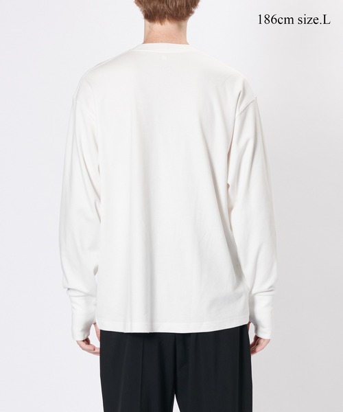 BIOTOP（ビオトープ）の「【Hanes for BIOTOP】 Comfort Crew Neck Pullover with Thumbhole EX（Tシャツ/カットソー・メンズ・ブラック/ホワイト/スミクロ・S/M/L/XL）」の18枚目の写真