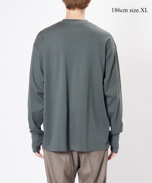BIOTOP（ビオトープ）の「【Hanes for BIOTOP】 Comfort Crew Neck Pullover with Thumbhole EX（Tシャツ/カットソー・メンズ・ブラック/ホワイト/スミクロ・S/M/L/XL）」の10枚目の写真