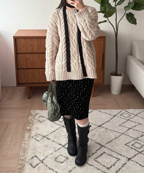 MUHET(ミュエータ)の「velour chenille yarn cable knit sweater / ベロアモールケーブルニット(ニット/セーター・レディース・ピンク/ネイビー/アイボリー・FREE)」の5枚目の写真