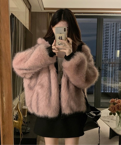 LUCPY(ラクピー)の「エコファーリバーシブルジャケット(その他アウター・レディース・ブラック/ピンク・SMALL/MEDIUM/LARGE/X-LARGE)」の4枚目の写真