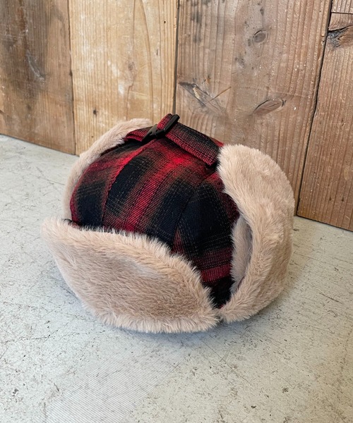 SPINNS（スピンズ）の「2WAYオンブレチャック柄フライトキャップ/防寒/耳当て付き/アビエーター帽/ユニセックス（キャップ・メンズ・ブラック系その他/レッド系その他・ONESIZE）」の2枚目の写真