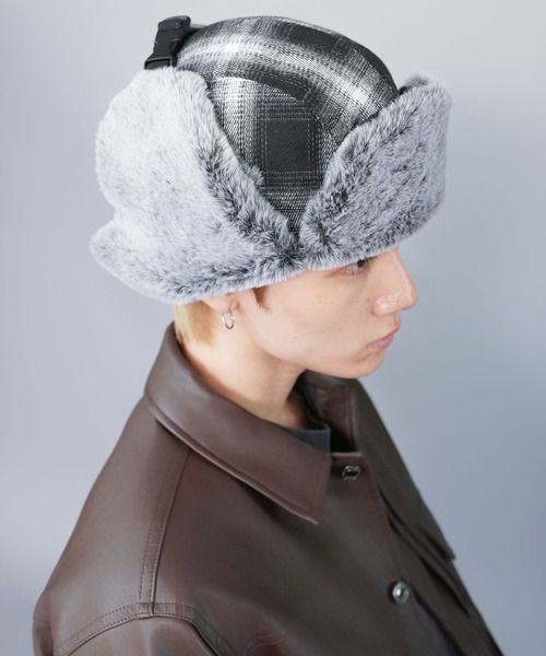 SPINNS（スピンズ）の「2WAYオンブレチャック柄フライトキャップ/防寒/耳当て付き/アビエーター帽/ユニセックス（キャップ・メンズ・ブラック系その他/レッド系その他・ONESIZE）」の6枚目の写真