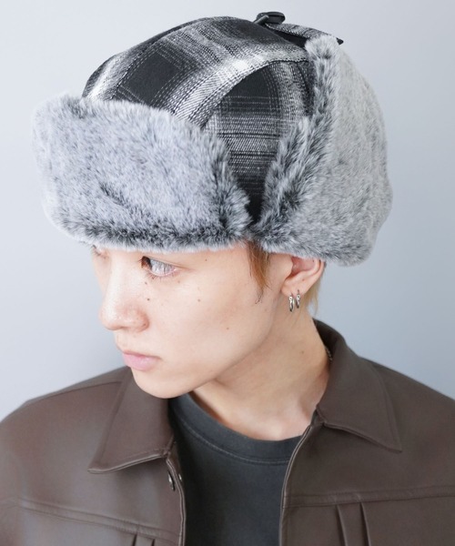SPINNS（スピンズ）の「2WAYオンブレチャック柄フライトキャップ/防寒/耳当て付き/アビエーター帽/ユニセックス（キャップ・メンズ・ブラック系その他/レッド系その他・ONESIZE）」の4枚目の写真