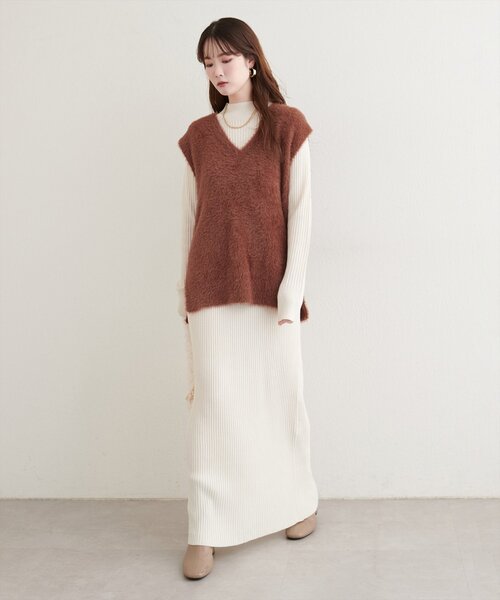natural couture（ナチュラルクチュール）の「フェザーヤーンニットベスト（ベスト・レディース・ブラウン/チャコールグレー/オフホワイト・FREE）」の21枚目の写真