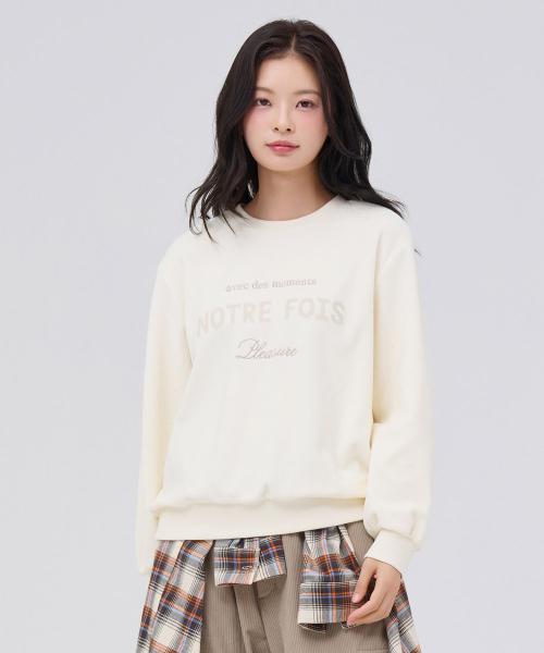 CHASECULT(チェイスカルト)の「女性ベロアグラフィックマンツーマンTシャツ-アイボリー(スウェット・レディース・アイボリー・90/85)」の4枚目の写真