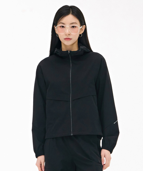 CHASECULT(チェイスカルト)の「レディースストレッチフードジップアップ-ブラック(ナイロンジャケット・レディース・ブラック・95/90/85)」の1枚目の写真