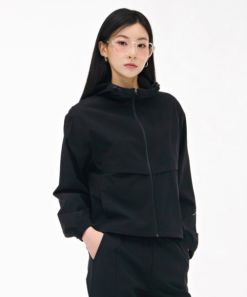 CHASECULT(チェイスカルト)の「レディースストレッチフードジップアップ-ブラック(ナイロンジャケット・レディース・ブラック・95/90/85)」の3枚目の写真