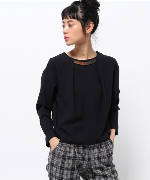 N.（N. Natural Beauty Basic）（エヌエヌナチュラルビューティーベーシック）の「プレートネックブラウス（シャツ/ブラウス・レディース・ホワイト/ネイビー・MEDIUM）」の5枚目の写真