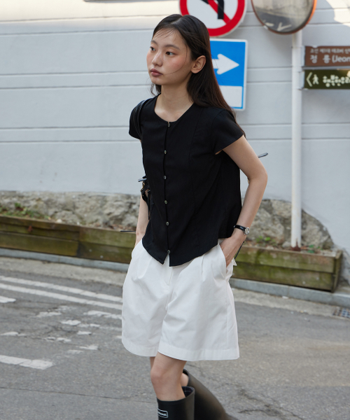 STEP AROUND(ステップアラウンド)の「DOUBLE TUCK WIDE HALF PANTS_WHITE(その他パンツ・レディース・その他・MEDIUM/SMALL)」の1枚目の写真