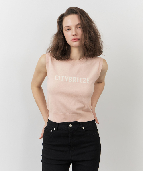 CITYBREEZE(シティブリーズ)の「シティロゴスリーブレスクロップトップ_PINK(Tシャツ/カットソー・レディース・ピンク・FREE)」の2枚目の写真