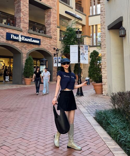 ARI(アリ)の「MILD PLEATS SKIRT PANTS / BLACK(スカート・レディース・ブラック・FREE/MEDIUM/SMALL)」の6枚目の写真