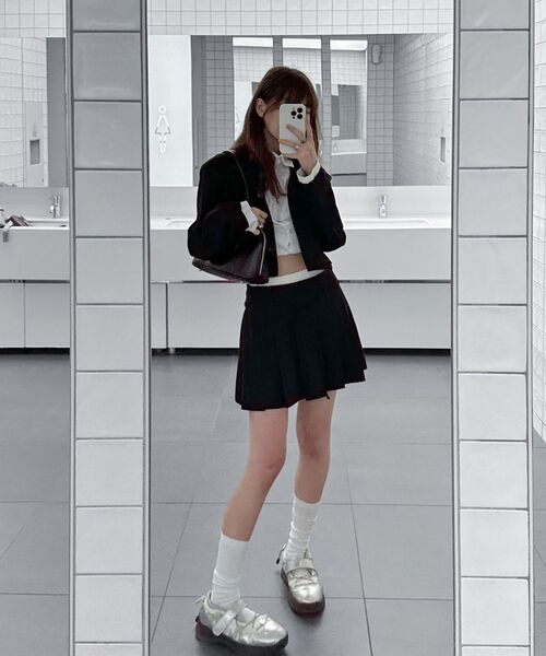 ARI(アリ)の「MILD PLEATS SKIRT PANTS / BLACK(スカート・レディース・ブラック・FREE/MEDIUM/SMALL)」の3枚目の写真