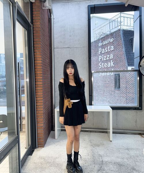 ARI(アリ)の「MILD PLEATS SKIRT PANTS / BLACK(スカート・レディース・ブラック・FREE/MEDIUM/SMALL)」の2枚目の写真