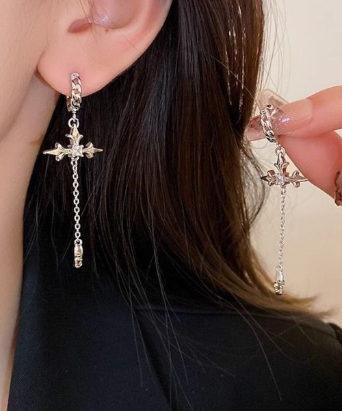 MASHIRO(マシロ)の「【MASHIRO】クロスモチーフドロップチェーンペアピアス(MA/EK472)(ピアス(両耳用)・レディース・シルバー・FREE)」の1枚目の写真