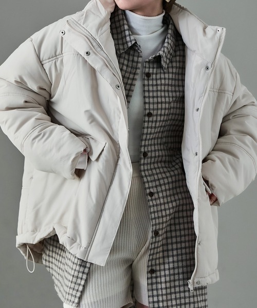 Fashion Letter(ファッションレター)の「スタンドカラー中綿パディングコート(ダウンジャケット/コート・レディース・モカ/オフホワイト/ブラック・M)」の8枚目の写真