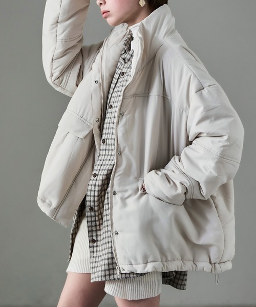 Fashion Letter(ファッションレター)の「スタンドカラー中綿パディングコート(ダウンジャケット/コート・レディース・モカ/オフホワイト/ブラック・M)」の9枚目の写真