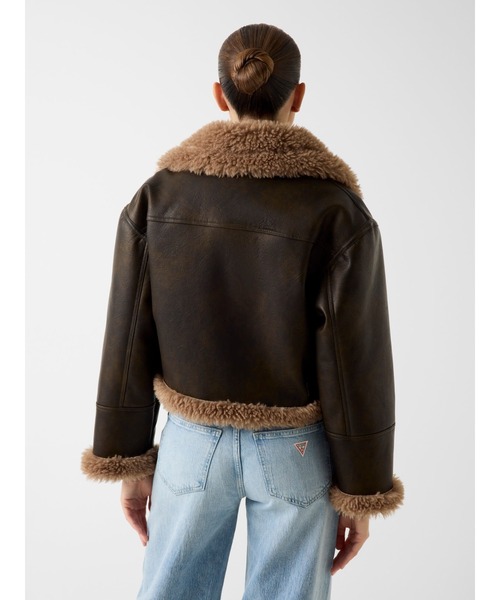 Guess（ゲス）の「YOLENE Faux Shearling Biker ライダースジャケット アウター（ライダースジャケット・レディース・ダークブラウン・MEDIUM/X-SMALL/SMALL）」の3枚目の写真