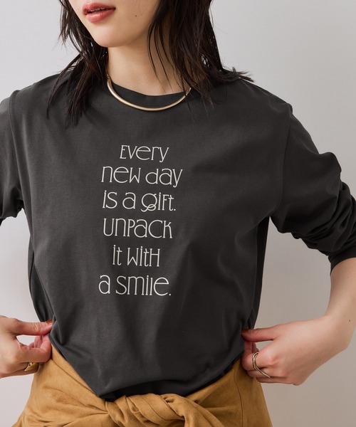 VIS(ビス)の「ロゴ&フォトアソートプリントロンT(Tシャツ/カットソー・レディース・ホワイト/ホワイト系その他/チャコールグレー・FREE)」の12枚目の写真