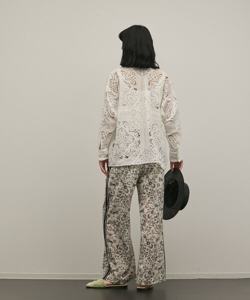 Diagram(ダイアグラム)の「パネル刺繍シャツ(シャツ/ブラウス・レディース・キナリ/ホワイト・36)」の3枚目の写真