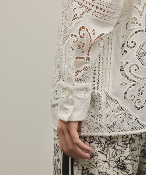 Diagram(ダイアグラム)の「パネル刺繍シャツ(シャツ/ブラウス・レディース・キナリ/ホワイト・36)」の9枚目の写真