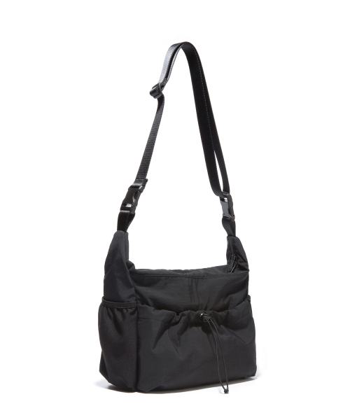 BUTDEEP(バッドディープ)の「022 STRING VARIOUS BAG SMALL-BLACK(メッセンジャーバッグ・レディース・その他・FREE)」の1枚目の写真
