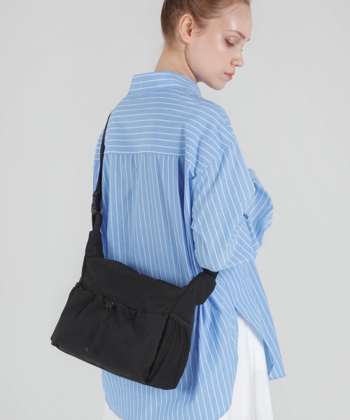 BUTDEEP(バッドディープ)の「022 STRING VARIOUS BAG SMALL-BLACK(メッセンジャーバッグ・レディース・その他・FREE)」の3枚目の写真