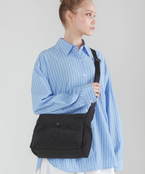 BUTDEEP(バッドディープ)の「022 STRING VARIOUS BAG SMALL-BLACK(メッセンジャーバッグ・レディース・その他・FREE)」の4枚目の写真