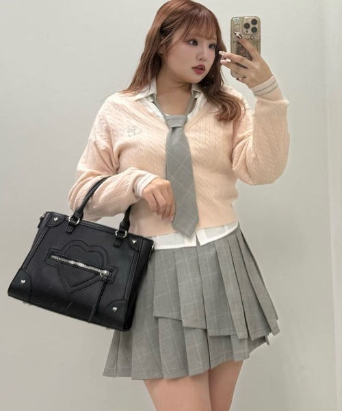 OLIVE des OLIVE（オリーブデオリーブ）の「アシメプリーツスカート（スカート・レディース・ブラウン/グレー系その他/チャコールグレー・FREE）」の3枚目の写真