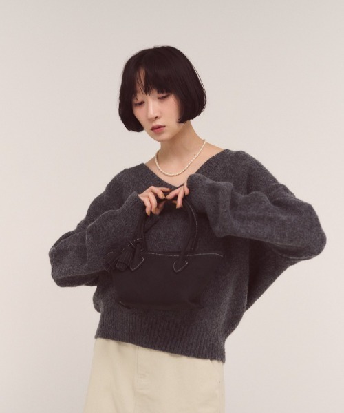 FMiBL(ファミル)の「フェイクスエードタッセルトートBAG(ショルダーバッグ・レディース・ブラック/ブラウン/ベージュ・FREE)」の1枚目の写真