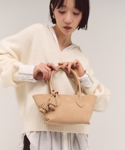 FMiBL(ファミル)の「フェイクスエードタッセルトートBAG(ショルダーバッグ・レディース・ブラック/ブラウン/ベージュ・FREE)」の11枚目の写真