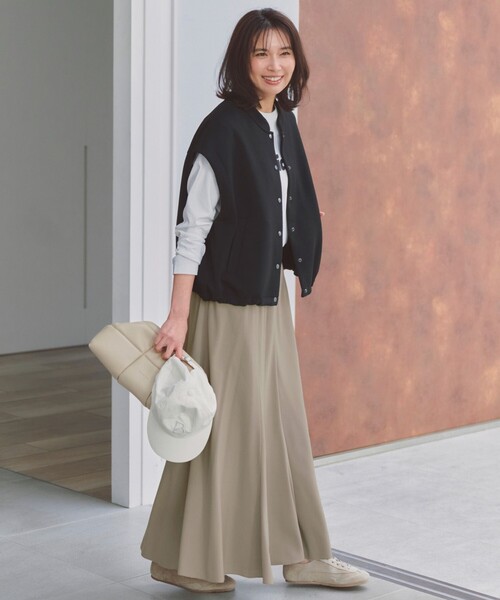 UNFILO(アンフィーロ)の「BEAUTY FORM JERSEY スリーブレス ブルゾン(ベスト・レディース・ベージュ系/ブラック系・SMALL/MEDIUM)」の19枚目の写真