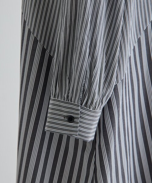 ear PAPILLONNER（イアパピヨネ）の「ストライプシャツワンピース【SUM1 STYLE】（ワンピース・レディース・グレー/ブルー・FREE）」の18枚目の写真