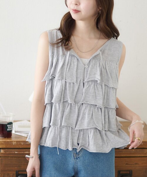 DISCOAT(ディスコート)の「前後2WAYフリル前開きベスト(ベスト・レディース・チャコールグレー/グレー/ブラック・FREE)」の1枚目の写真