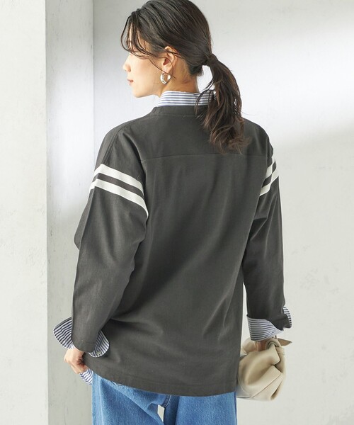 SHIPS(シップス)の「NINE CASE:〈洗濯機可能〉七分袖 フットボール TEE(Tシャツ/カットソー・レディース・ベージュ/ダークグレー・ONE SIZE)」の9枚目の写真