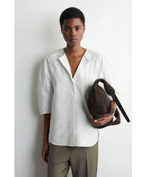 COS（コス）の「彫刻的なピマコットン ポプリンブラウス（シャツ/ブラウス）」