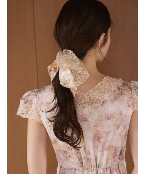 SNIDEL HOME（スナイデルホーム）の「ベロアレースシュシュ（シュシュ・レディース・ピンクベージュ/ブラック/ドット・F）」の3枚目の写真