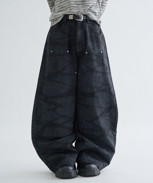 EPNK（イーピーエヌケー）の「13OZ-Double knee wide buggy denim / ダブルニーワイドバギーデニム（デニムパンツ・メンズ・ブルー/ブラック/ブラック系・LARGE/SMALL/MEDIUM）」の2枚目の写真