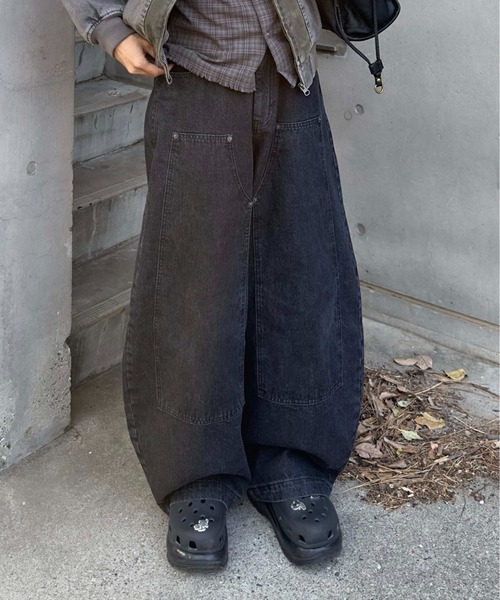 EPNK（イーピーエヌケー）の「13OZ-Double knee wide buggy denim / ダブルニーワイドバギーデニム（デニムパンツ・メンズ・ブルー/ブラック/ブラック系・LARGE/SMALL/MEDIUM）」の4枚目の写真