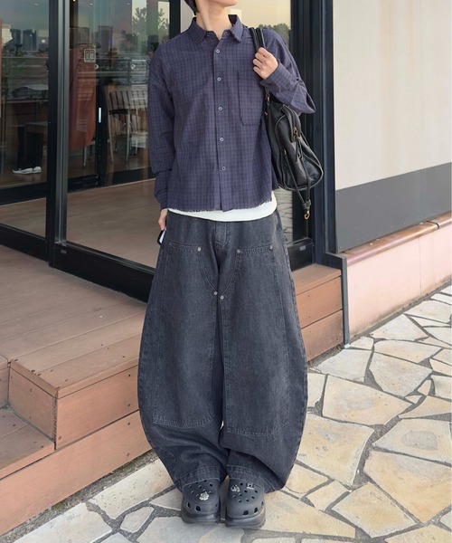 EPNK（イーピーエヌケー）の「13OZ-Double knee wide buggy denim / ダブルニーワイドバギーデニム（デニムパンツ・メンズ・ブルー/ブラック/ブラック系・LARGE/SMALL/MEDIUM）」の11枚目の写真