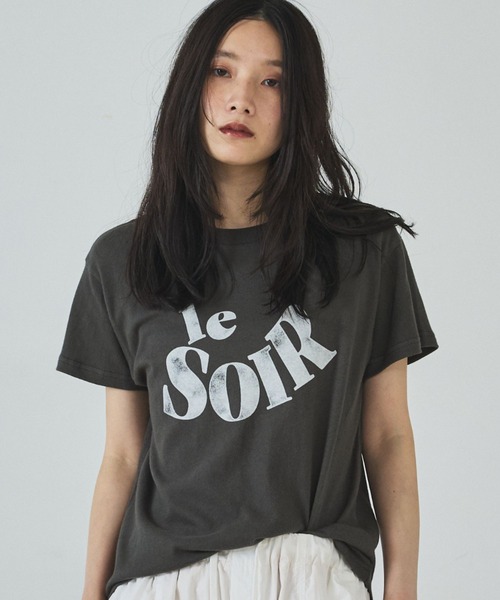 abahouse mavie(アバハウスマヴィ)の「甘編み天竺ロゴTシャツ(Tシャツ/カットソー・レディース・ネイビー/イエロー/ホワイト/チャコールグレー・フリー)」の3枚目の写真