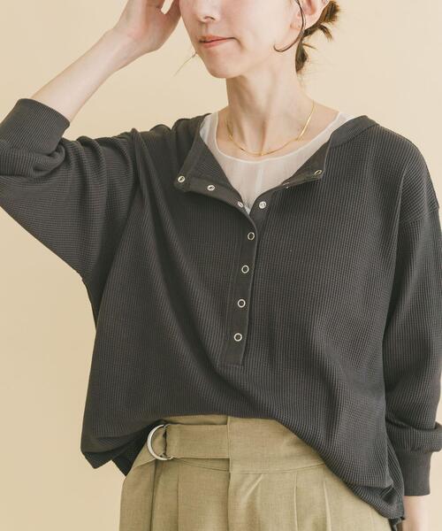ITEMS URBANRESEARCH(アイテムズ アーバンリサーチ)の「2WAYワッフルプルオーバー(Tシャツ/カットソー・レディース・ホワイト系その他/チャコールグレー/モカ・FREE)」の16枚目の写真