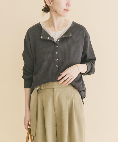 ITEMS URBANRESEARCH(アイテムズ アーバンリサーチ)の「2WAYワッフルプルオーバー(Tシャツ/カットソー・レディース・ホワイト系その他/チャコールグレー/モカ・FREE)」の17枚目の写真