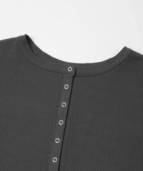 ITEMS URBANRESEARCH(アイテムズ アーバンリサーチ)の「2WAYワッフルプルオーバー(Tシャツ/カットソー・レディース・ホワイト系その他/チャコールグレー/モカ・FREE)」の22枚目の写真