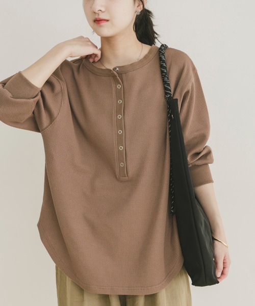 ITEMS URBANRESEARCH(アイテムズ アーバンリサーチ)の「2WAYワッフルプルオーバー(Tシャツ/カットソー・レディース・ホワイト系その他/チャコールグレー/モカ・FREE)」の3枚目の写真