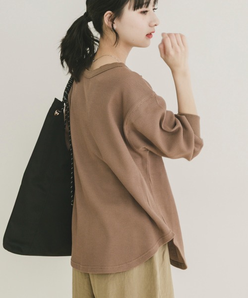 ITEMS URBANRESEARCH(アイテムズ アーバンリサーチ)の「2WAYワッフルプルオーバー(Tシャツ/カットソー・レディース・ホワイト系その他/チャコールグレー/モカ・FREE)」の5枚目の写真