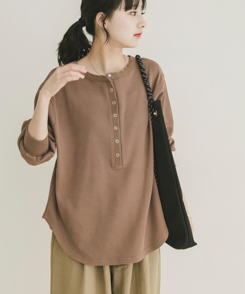 ITEMS URBANRESEARCH(アイテムズ アーバンリサーチ)の「2WAYワッフルプルオーバー(Tシャツ/カットソー・レディース・ホワイト系その他/チャコールグレー/モカ・FREE)」の4枚目の写真