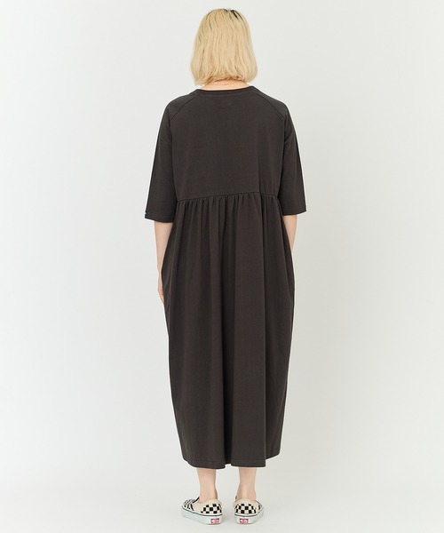 KAVU（カブー）の「KAVU/カブー Gathered dress/ギャザードドレス（ドレス・レディース・ベージュ/ネイビー/ブラック・ONE SIZE）」の8枚目の写真