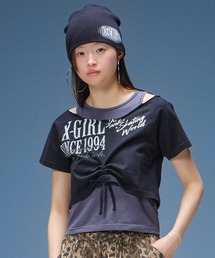 LAYERED STYLE PANELED GRAPHIC S/S TOP